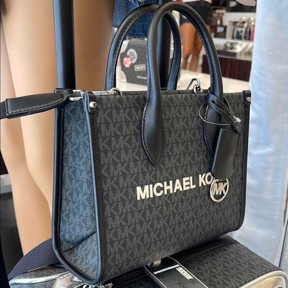 Michael Kors Mirella Small Signature Logo Crossbody Bag
Black
NWT - Picture 7 of 16